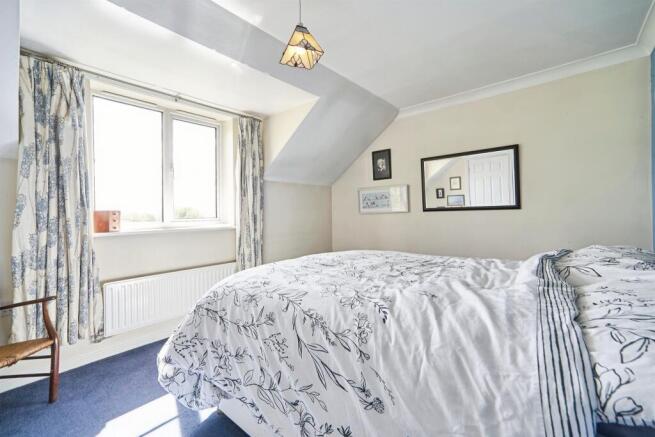 4 bed Detached for sale Image 10