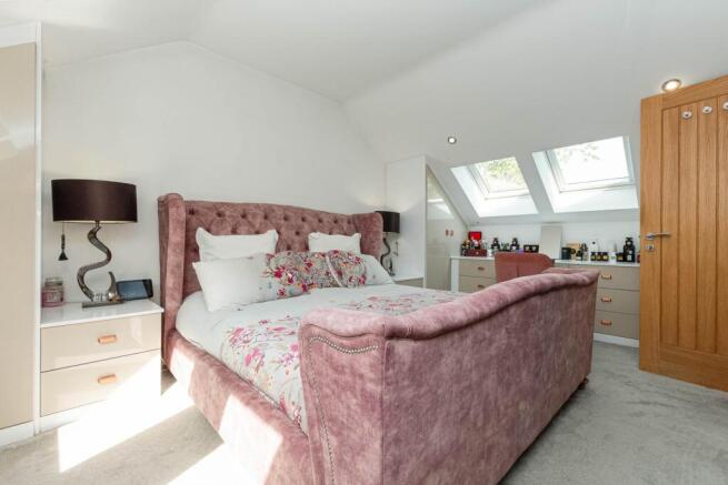 5 bed Detached for sale Image 12
