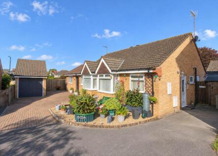 **Quiet Cul de Sac Location**2 Double Bedrooms**Conservatory**Garage & Parking**Lovely Outlook**