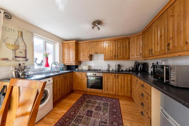 8 Gowy Court-003.jpg