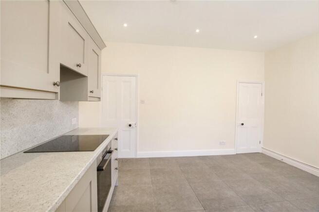2 bed Terraced to rent Image 4