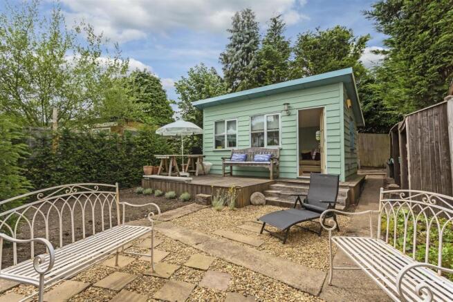 house-ballards-green-burgh-heath-111.jpg