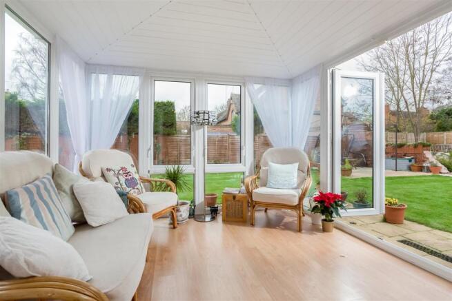 4 Walnut Close-30.jpg