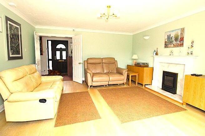 4 bed Detached for sale Image 7