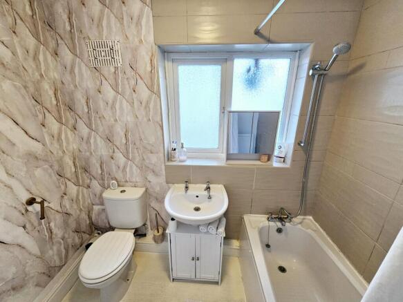 2 bed Flat for sale Image 11