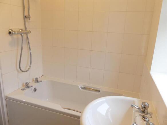 3 bed Terraced to rent Image 8