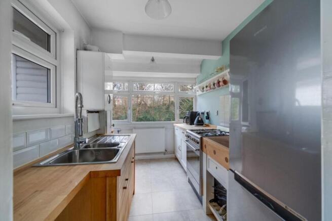 06-a8bd81876 - PropWorld - NS - 172 Meadow view Lo