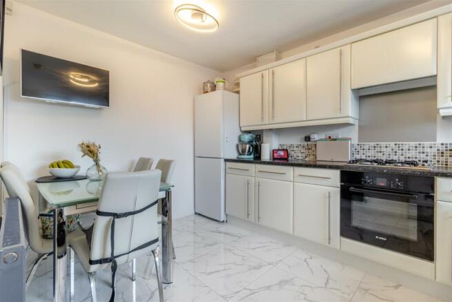 8586346-interior05.jpg