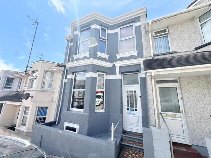 Elegant Victorian terrace with modern kitchen, huge powered basement & sunny courtyard
