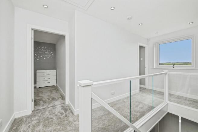 4 bed Detached for sale Image 10