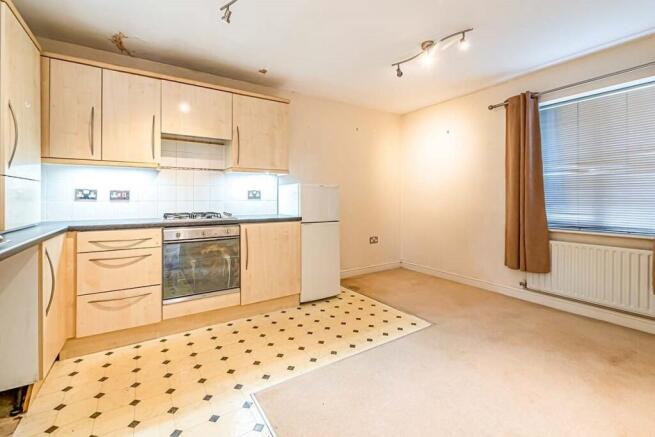 3 bed Detached to rent Image 3