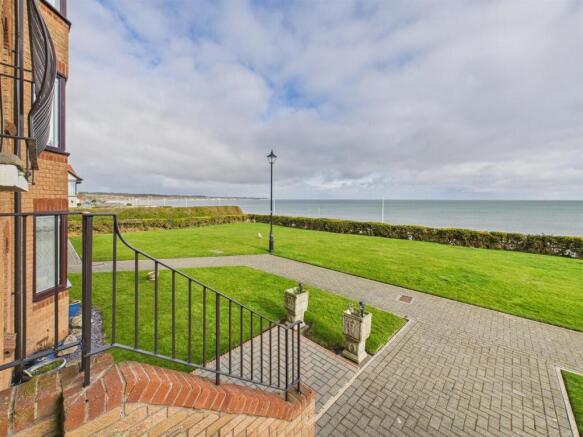 2 bed Flat for sale Image 10