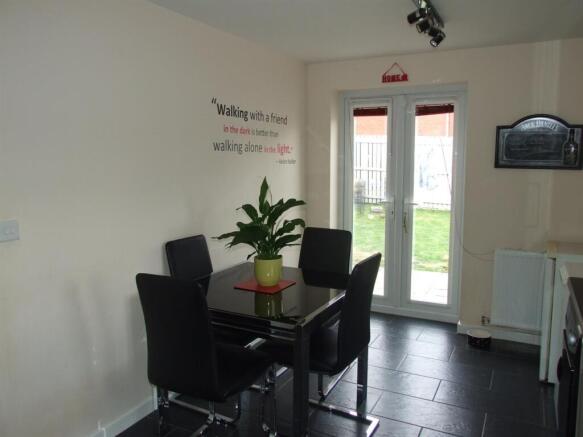 3 bed Terraced to rent Image 4