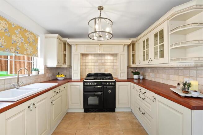 Kitchen_2.jpeg