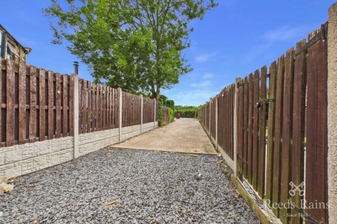 2 bed Terraced to rent Image 10