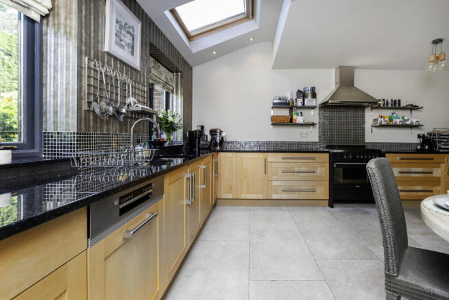 4 bed Detached for sale Image 6