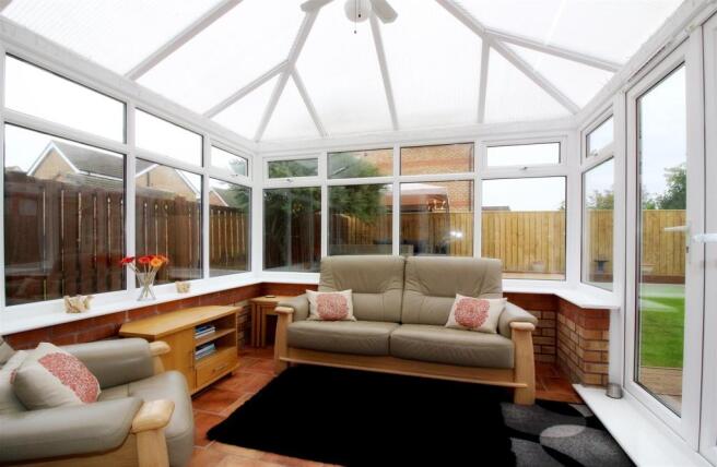 7008_Cawthorn Close.