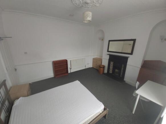 6 bed Terraced to rent Image 4