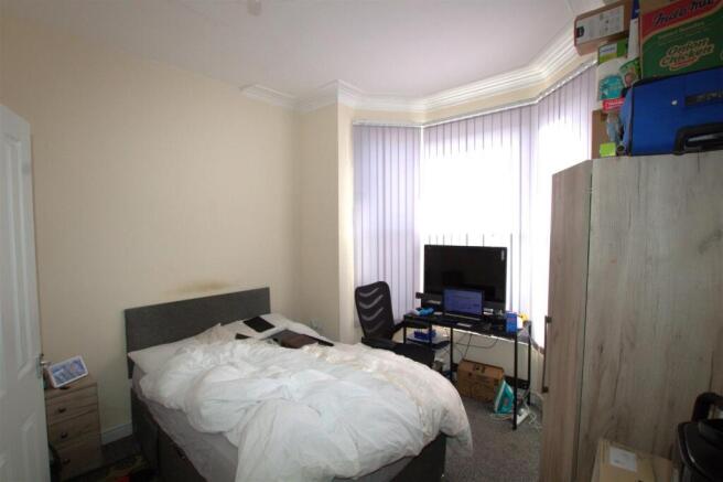 5 bed Terraced for sale Image 9