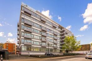 610, 9 Courtenay House, New Park Road, London SW2 4DP
