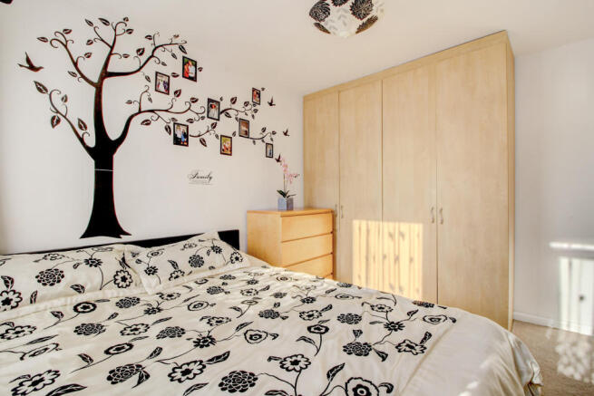 Master Bedroom (2)