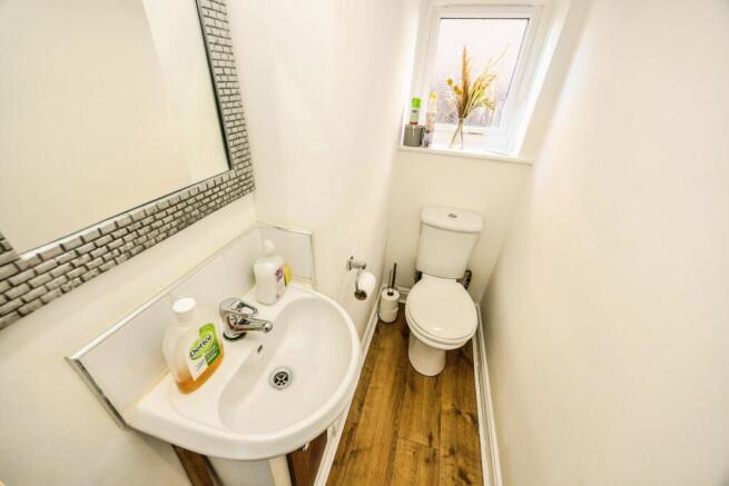 4 bed Detached for sale Image 9