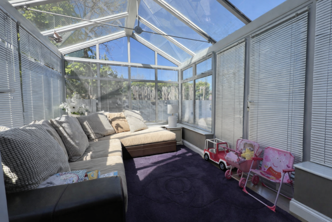 6 bed Detached for sale Image 5