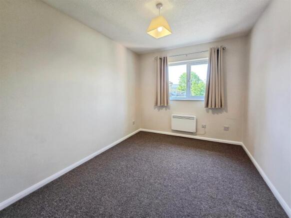 Apartment in Irthlingborough, North Northamptonshire - View 4
