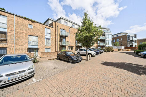 Lily Close, Pinner, Middlesex