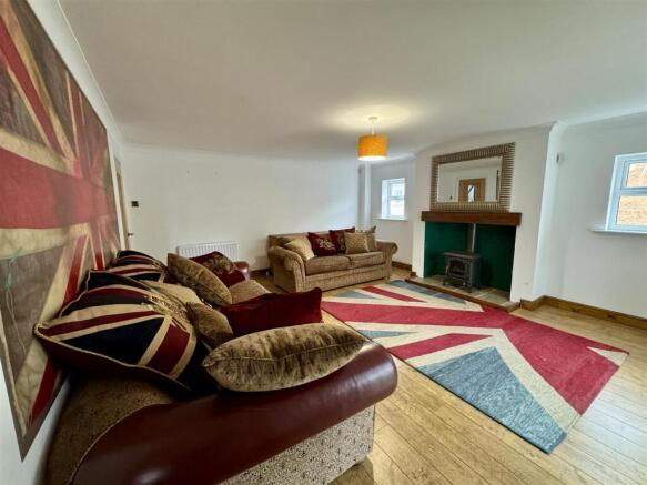 LARGE LOUNGE