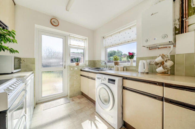 Broadacres, Guildford, Surrey, GU3 photo 4