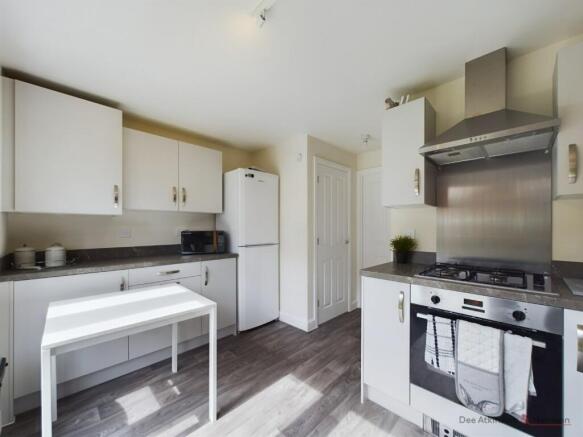 2 bed Semi-Detached for sale Image 8