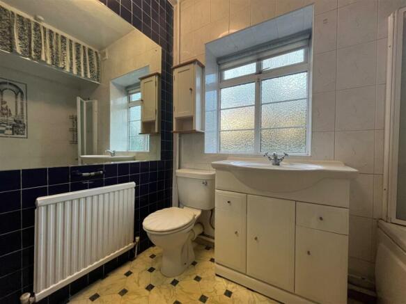 Bathroom.jpg