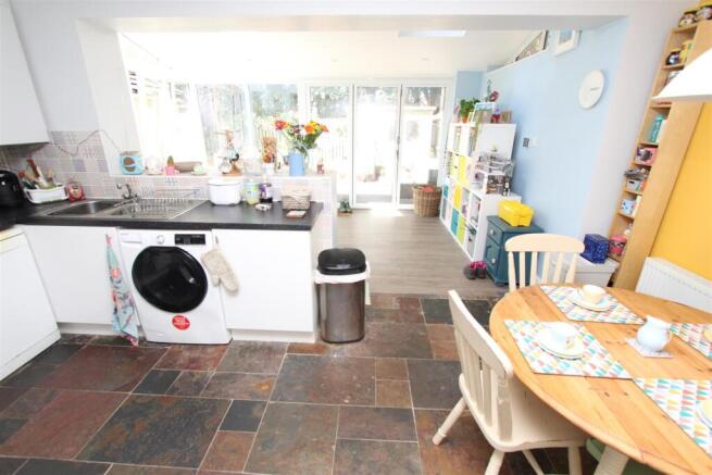 4 bed Semi-Detached for sale Image 7