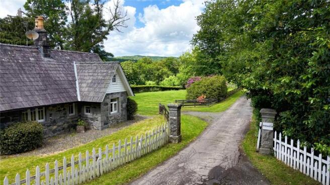 Entrance Driveway