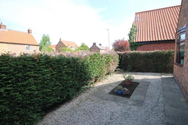 FRONT GARDEN