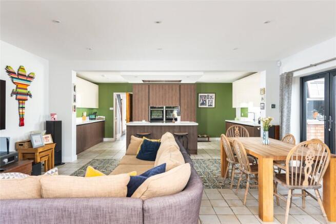 Kitchen/Family Rm