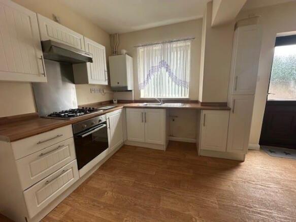 2 bed Terraced to rent Image 6