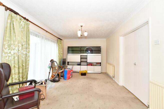 Lounge/Dining Area