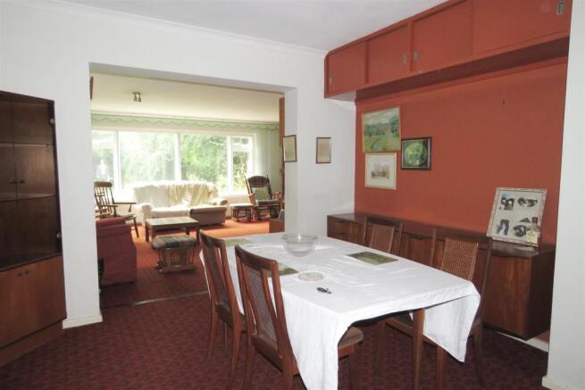 DINING ROOM.JPG