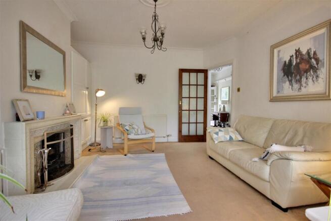 3 bed Semi-Detached for sale Image 3