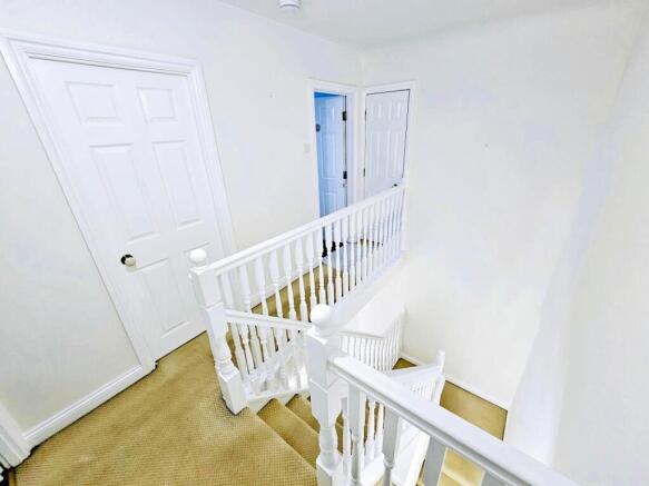 3 bed Flat for sale Image 8