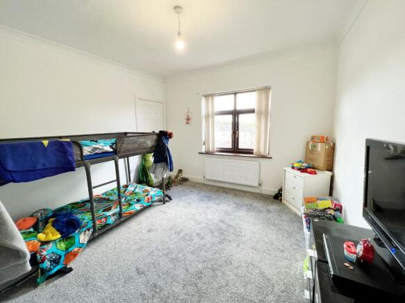 Bedroom 1.jpg