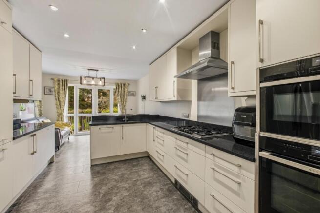 Park Avenue, Timperley, Altrincham photo 4