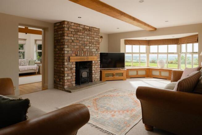 5 bed Detached for sale Image 8