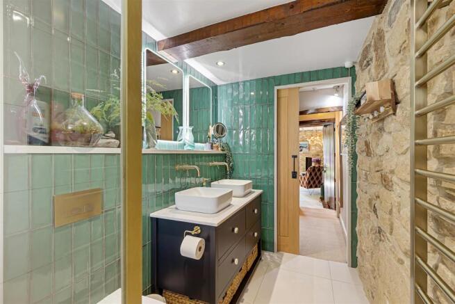 3 bed Terraced for sale Image 9