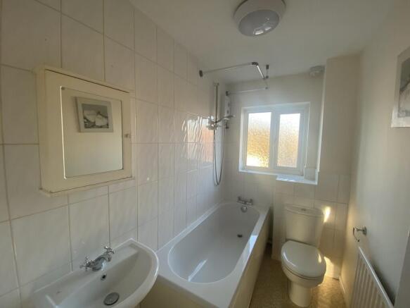 2 bed Semi-Detached to rent Image 4