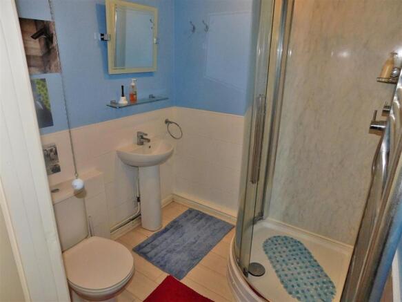 SHOWER ROOM.JPG
