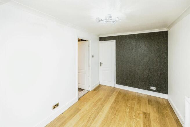 3 bed Semi-Detached for sale Image 9