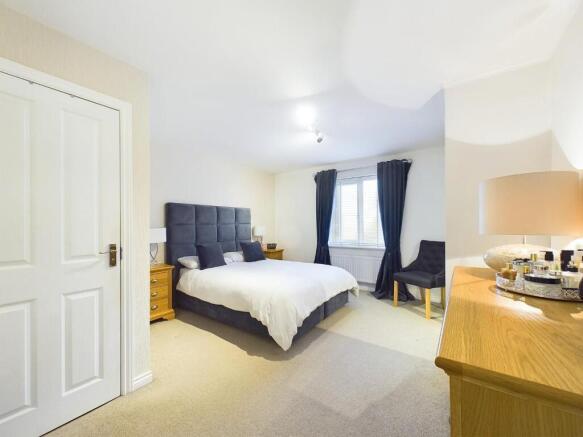 4 bed Town House for sale Image 10